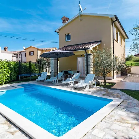 Antoni - Ipc106 By Interhome * Pican