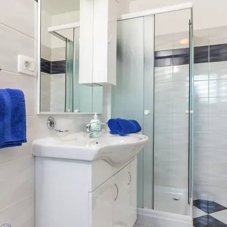 Holiday home Antoni - Ipc106 By Interhome