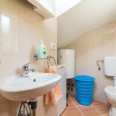 Antoni - Ipc106 By Interhome Pican